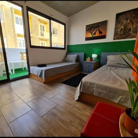Room 6- Private Room With Private Terrace, Private Bathroom, Ac And Wifi סליאמה מראה חיצוני תמונה