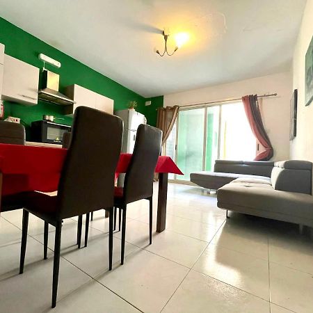 Room 6- Private Room With Private Terrace, Private Bathroom, Ac And Wifi סליאמה מראה חיצוני תמונה