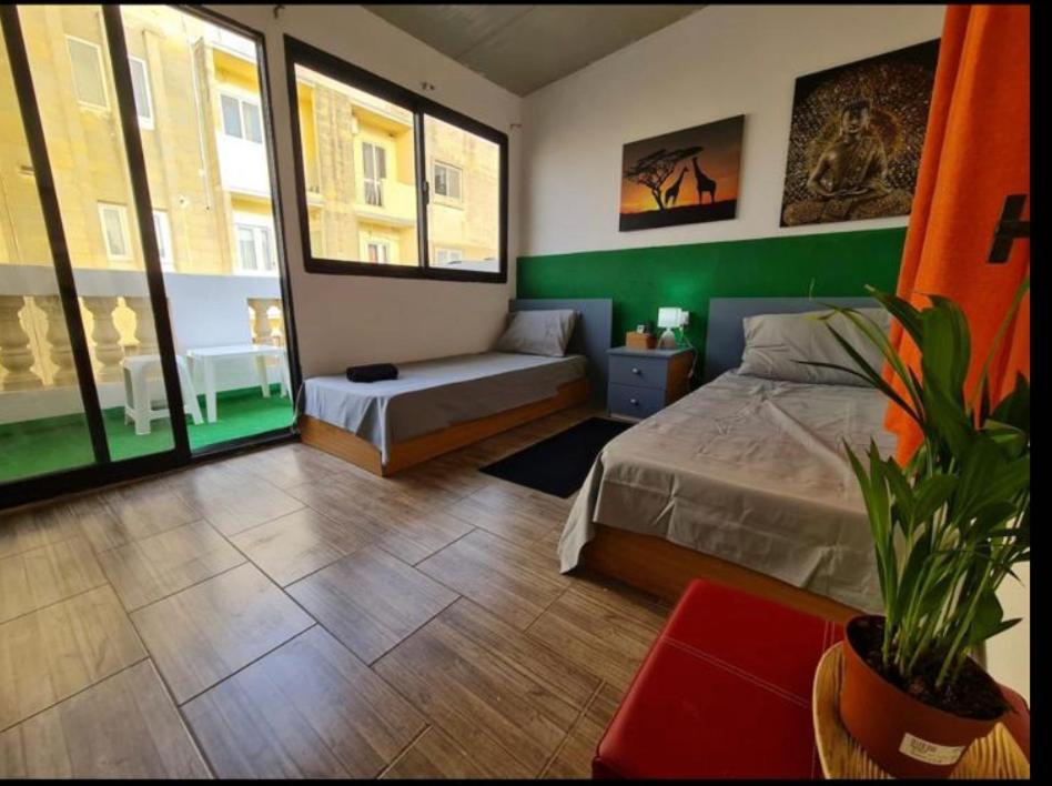 Room 6- Private Room With Private Terrace, Private Bathroom, Ac And Wifi סליאמה מראה חיצוני תמונה