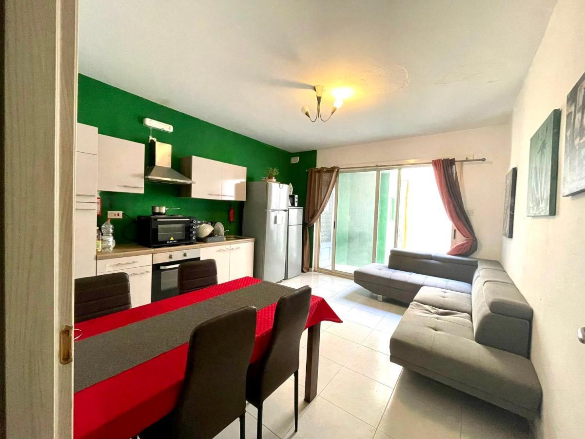 Room 6- Private Room With Private Terrace, Private Bathroom, Ac And Wifi סליאמה מראה חיצוני תמונה