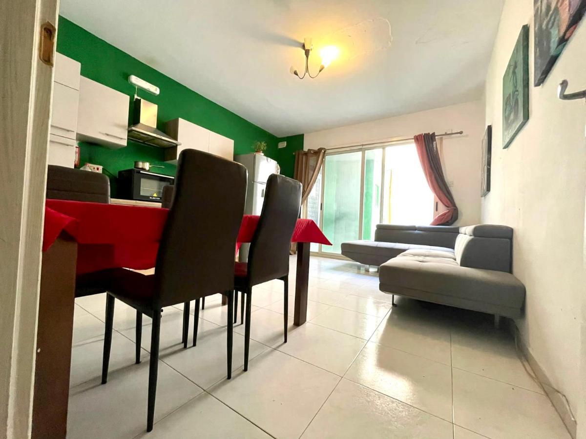 Room 6- Private Room With Private Terrace, Private Bathroom, Ac And Wifi סליאמה מראה חיצוני תמונה